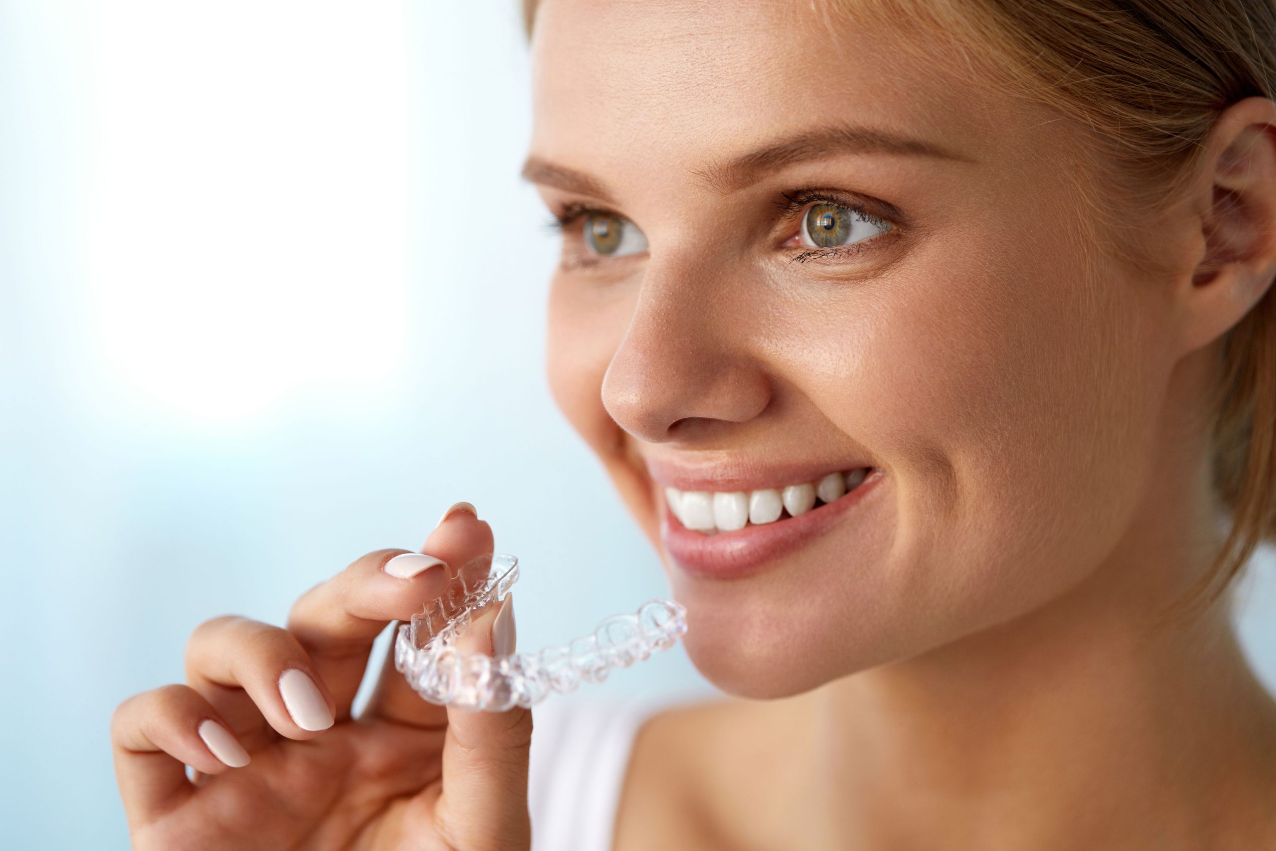 4 Ways Cosmetic Dentistry in Long Beach, CA Can Make You Look Younger